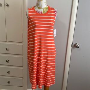 Sleeveless dress with pockets